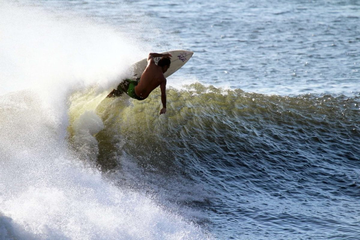 Ejido Eréndira surfing